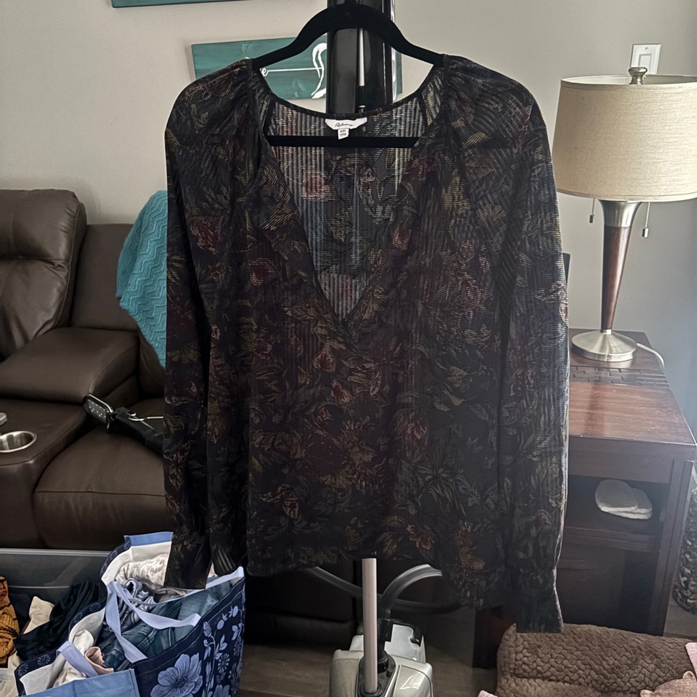Reitmans Black Sheer Floral V-Neck Blouse - Picture 2 of 5